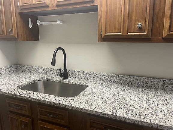 4th image of 322 E Main St #9