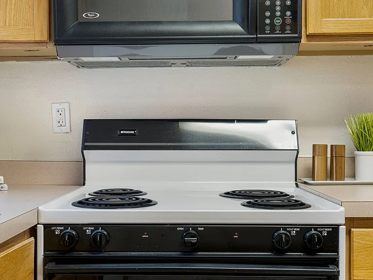 Deerfield Estates - First Months Rent FREE *Select Units Only* — Photo 40