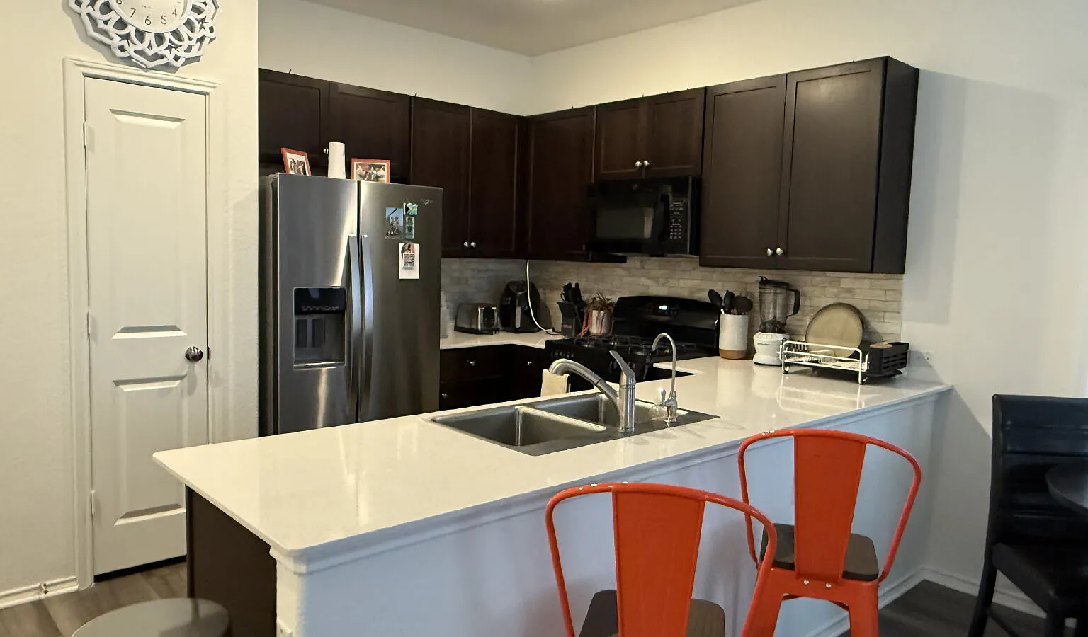 3 bed, 2.0 bath, 1051 sqft, $1,880 — Photo 4