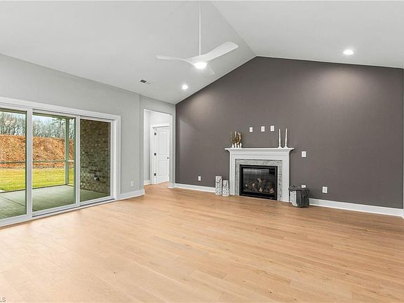 5th image of 247 Shady Brook Ln