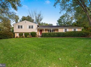 511 Walker Rd, Great Falls, VA 22066