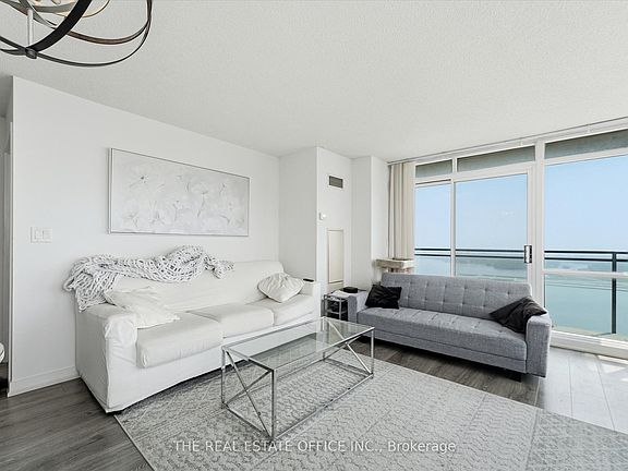 3rd image of 15 Fort York Blvd #4212