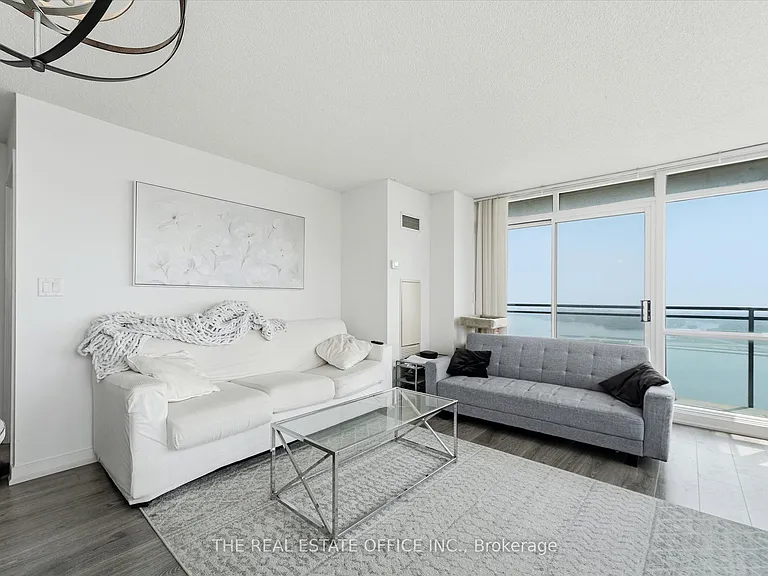 15 Fort York Blvd #4212 — Photo 3