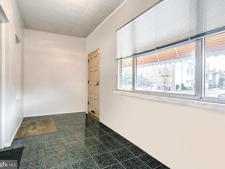 1513 E Moyamensing Ave — Photo 9