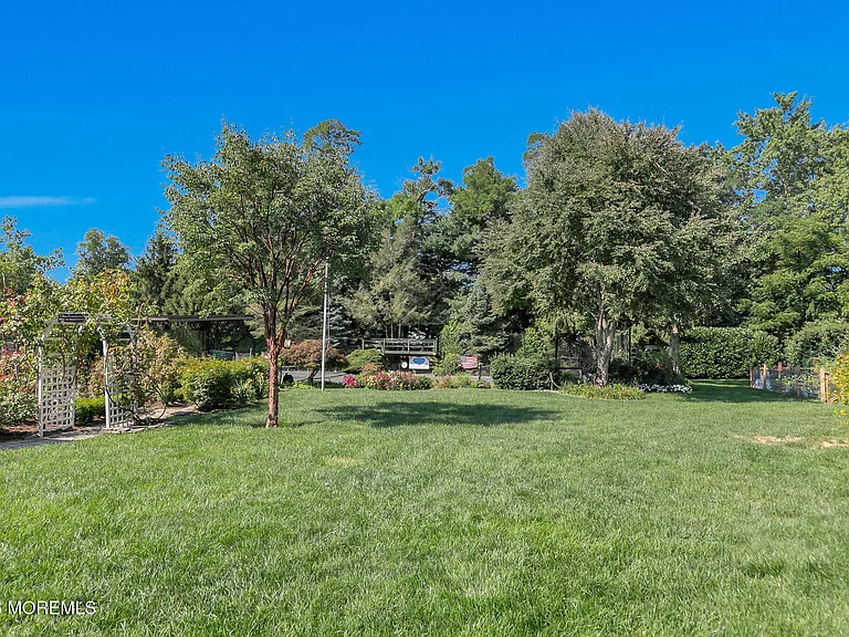 22 Oakes Rd — Photo 47