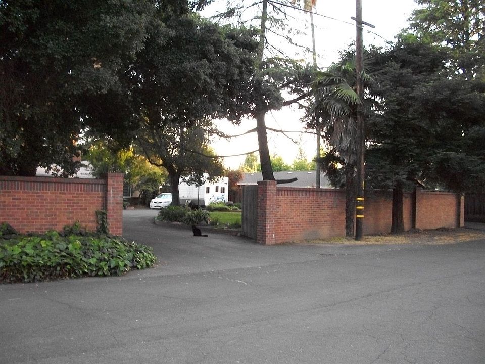 1st image of 842 Carolina St