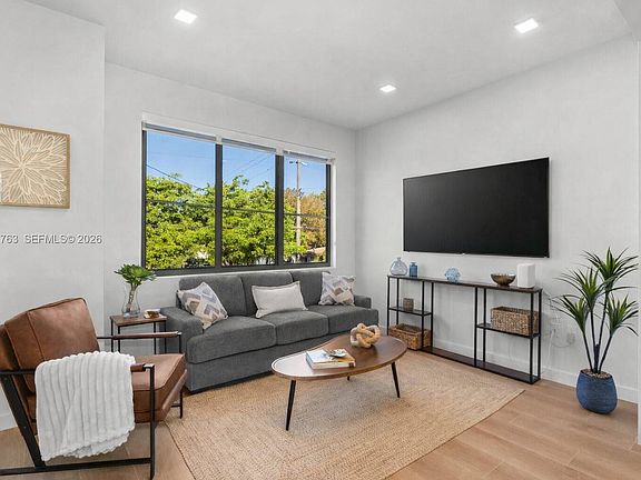 5th image of 1376 SW 4th St #3