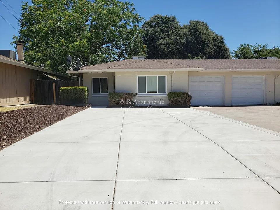3842 Walnut Ave
