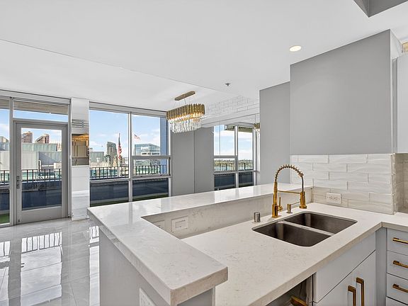 5th image of 321 10th Ave Unit 2204