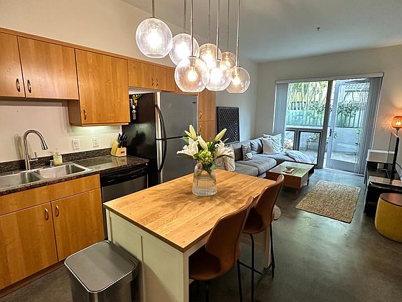 3rd image of 889 Date St Unit 101