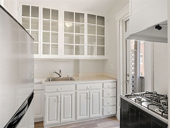 3rd image of 2 Avon St APT 6