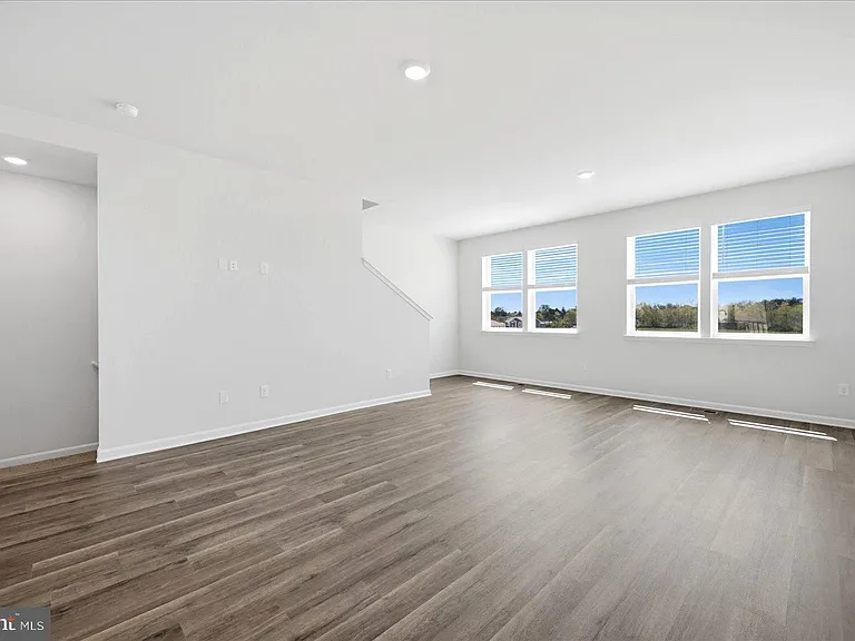 122 Bowers St — Photo 11