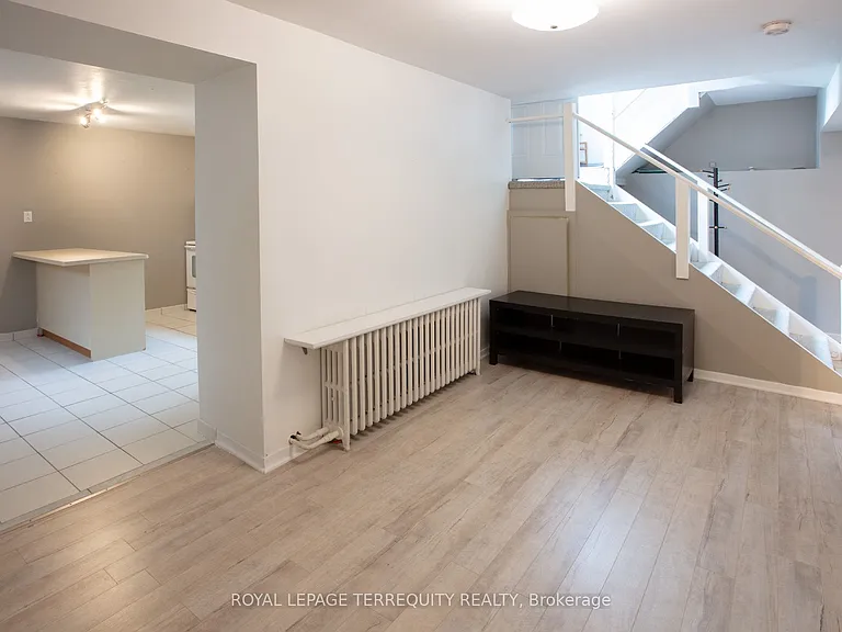 10 Northcliffe Blvd #BASEMENT — Photo 7