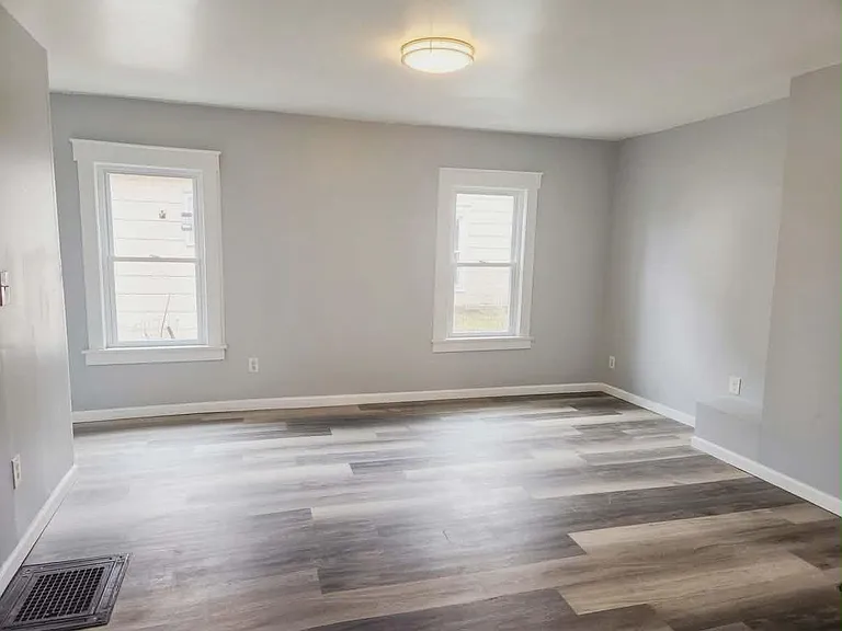 190 Conklin Ave #1 — Photo 9