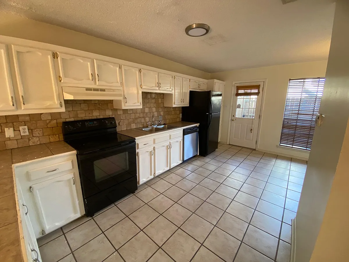 Building Photo - 2293 Hollydale Ave #7C