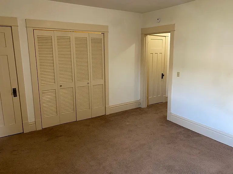 311 N Broadway St — Photo 9