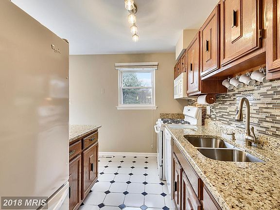 4th image of 5481 Saddler Ln