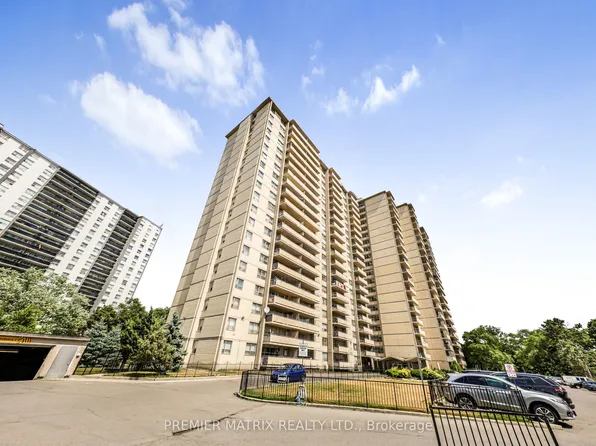 65 Thorncliffe Park Dr, Toronto, ON