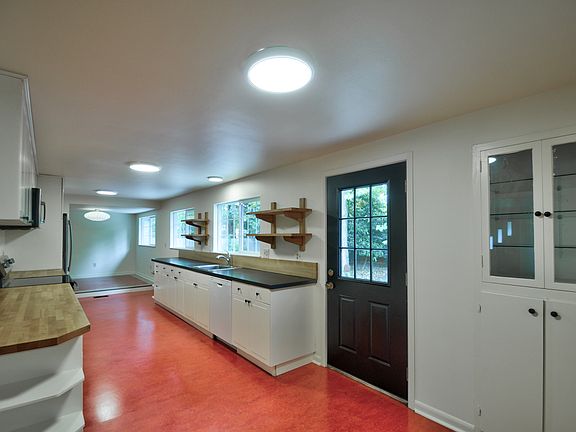 5th image of 3223 Moore St SE