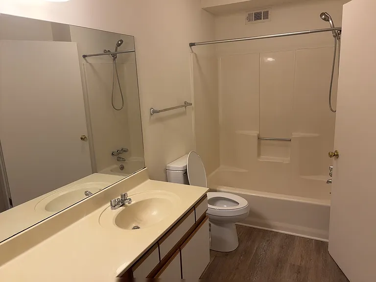 601 Creekview Ter — Photo 4
