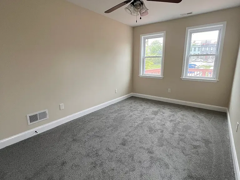 1426 N Broadway — Photo 22