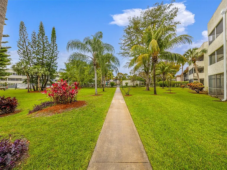 6075 N Sabal Palm Blvd #210 — Photo 29