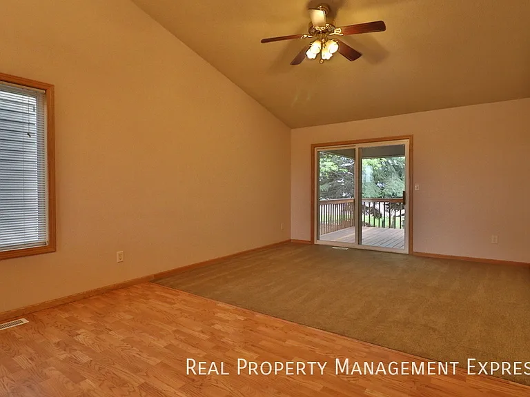 1111 S Dundee Dr — Photo 2