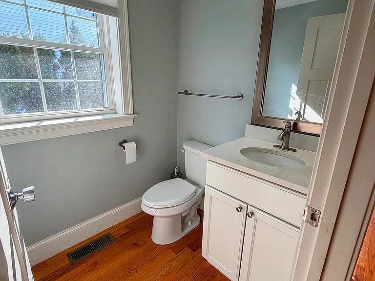 34 Mott St — Photo 6