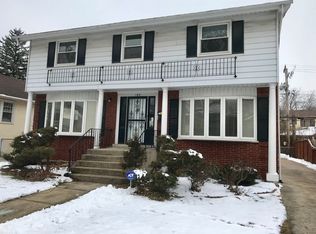 184 E Burlington St, Riverside, IL 60546