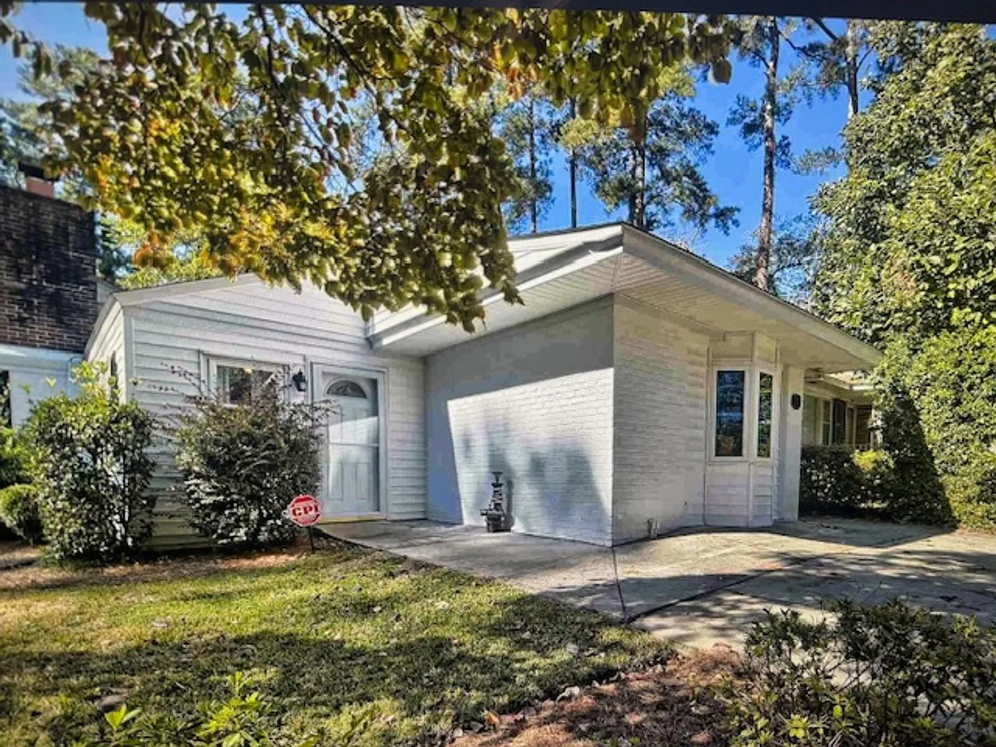 4 Bedroom 2.5 Bathroom Home — Photo 2