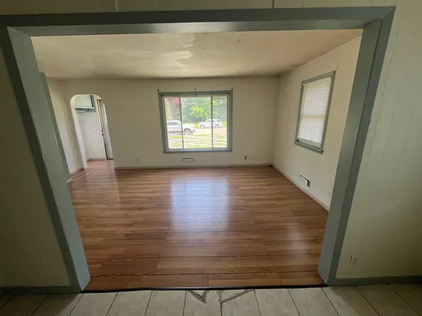 123 15th St S, Moorhead, MN 56560