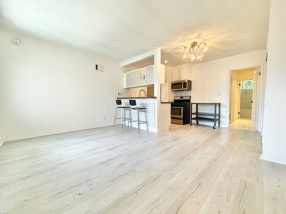 1st image of 1315 N June St #201