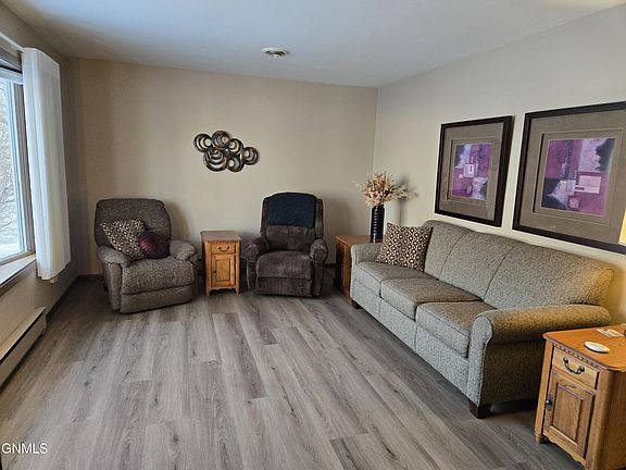 3rd image of 404 2nd Ave SE