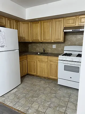 Rented by E Realty International Corp | media 5