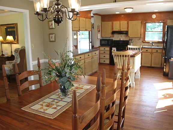 3rd image of 134 Mockingbird Cir