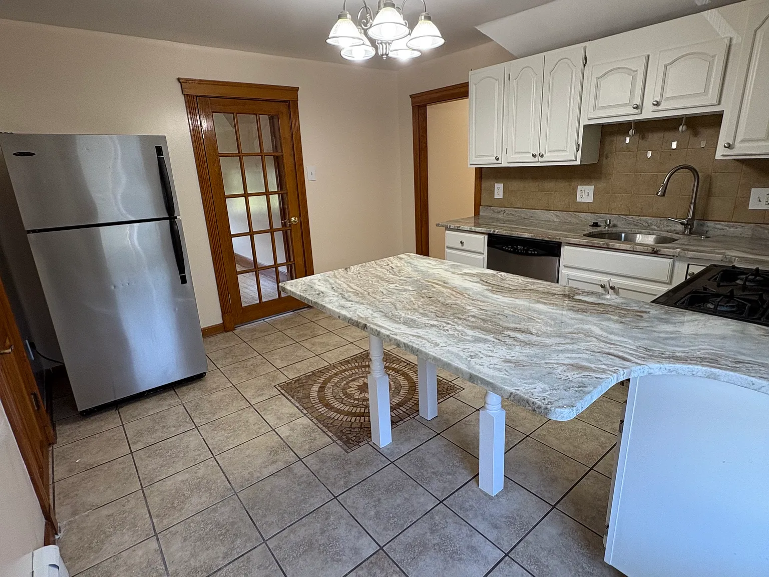 2 bed, 900 sqft, $2,550 — Photo 3