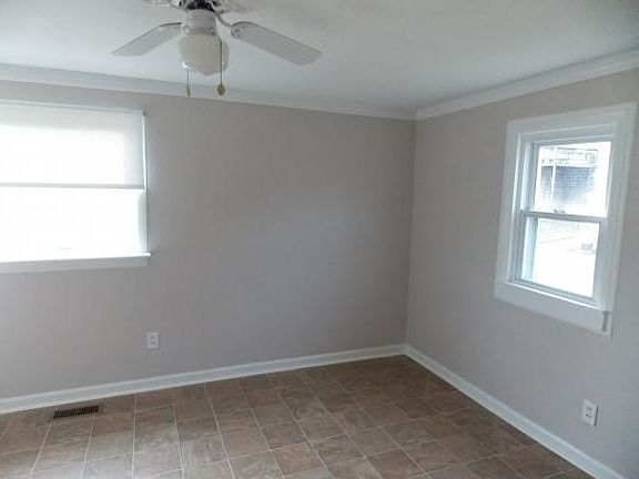 4th image of 408 Crockett St