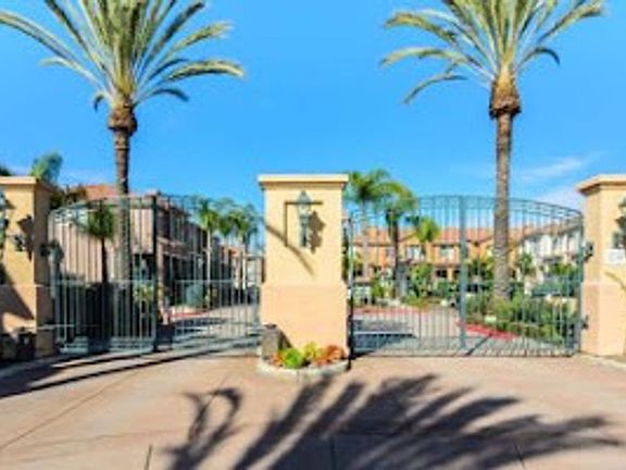2nd image of 942 Camino De La Reina Unit 24