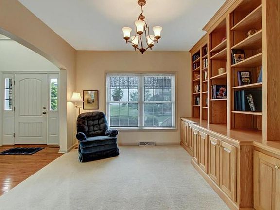 5th image of 139 Livia Ln