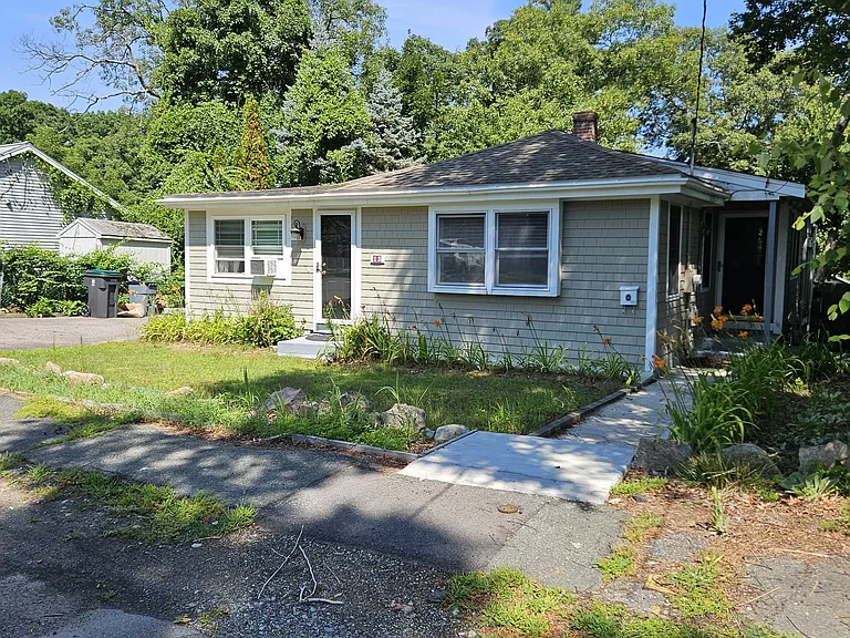 13 Otis St — Photo 1