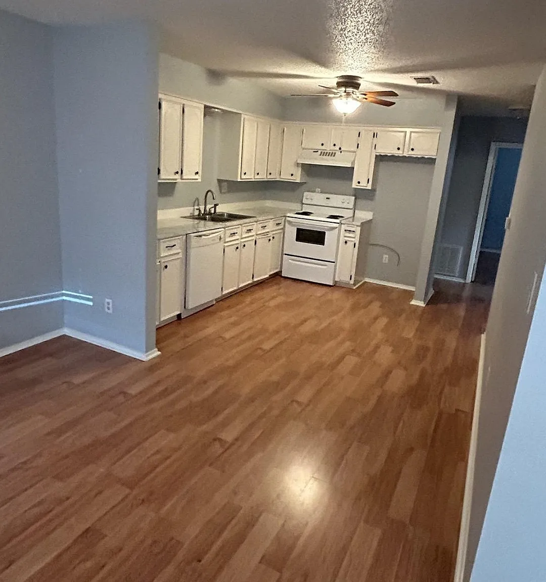 2 bed, 1200 sqft, $1,220 — Photo 3
