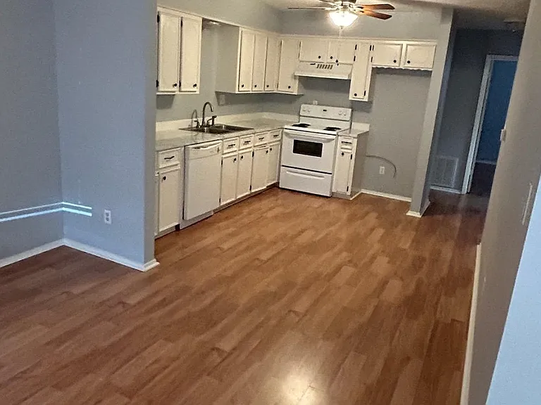 204 3rd Ave — Photo 3