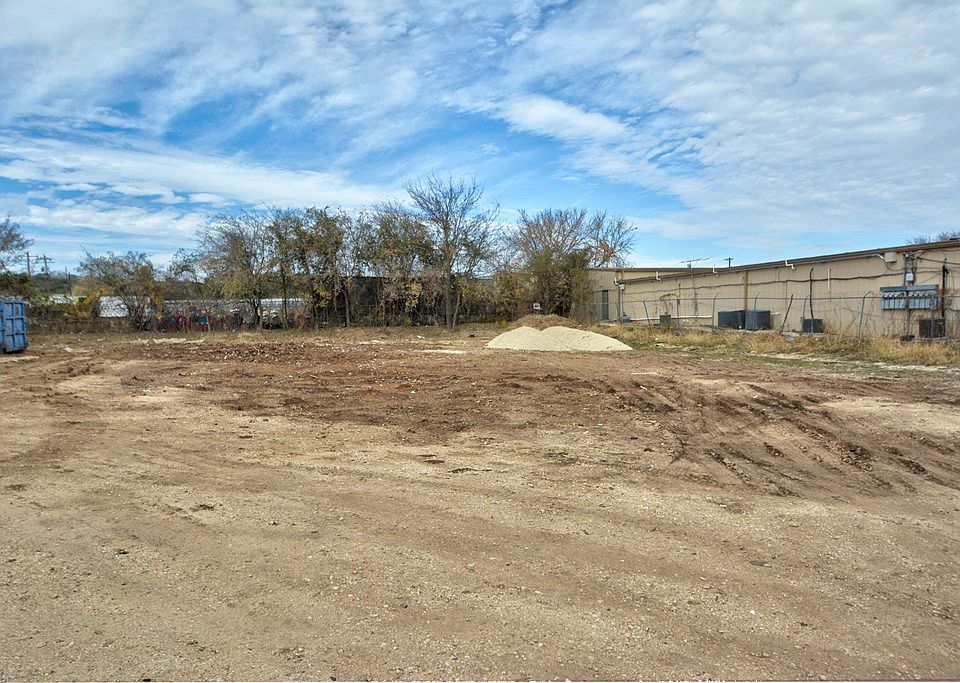2nd image of 2610 Junction Hwy
