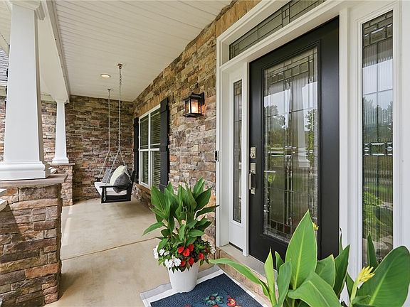 3rd image of 1659 Blackburn Heights Dr