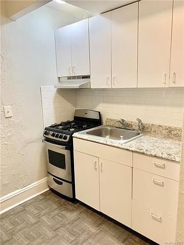 2nd image of 10 Oakridge Pl APT 8A