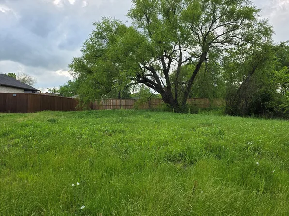 1610 Gibbons St, Greenville, TX 75401