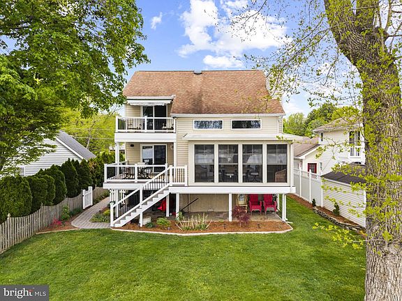 3rd image of 94 Crescent Ln