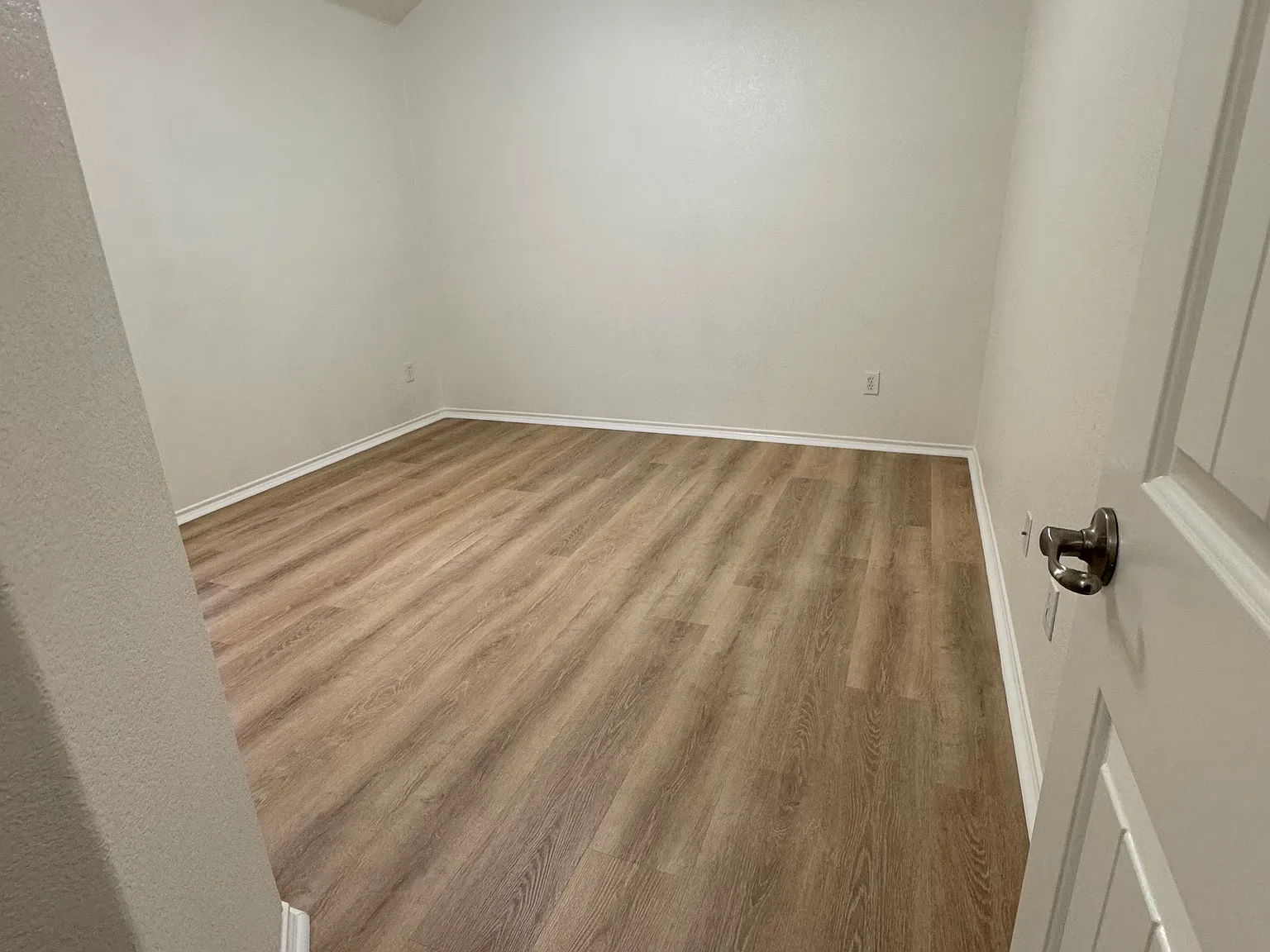 1006 Lancashire Ln — Photo 4
