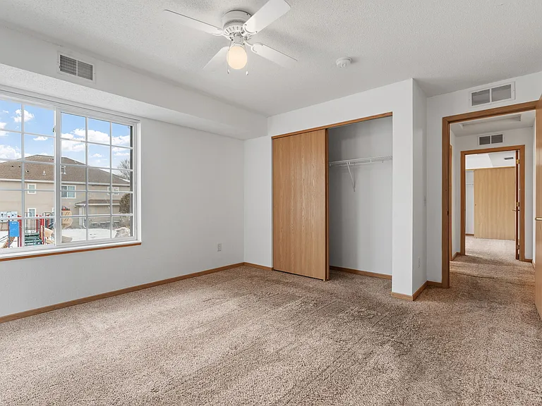 Clark Place Apartments & Townhomes — Photo 47