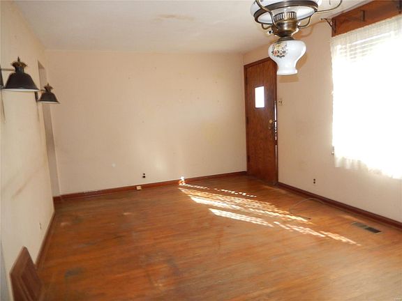 4th image of 7833 Parkwood Dr